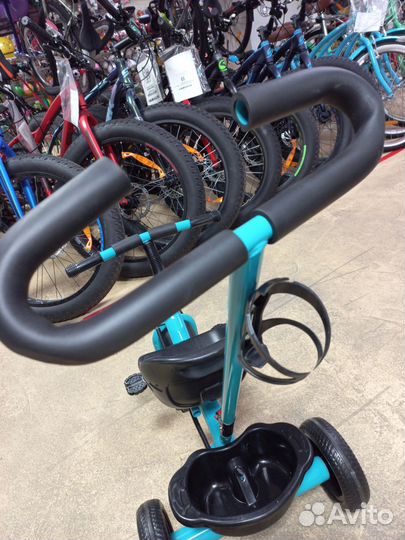 Детский трехколесный велосипед новый с ручкой