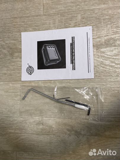 Электрогитара с комбоусилителем