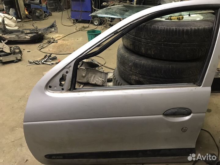 Дверь передняя левая Renault Megan 1998г