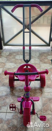 Трехколесный велосипед с ручкой