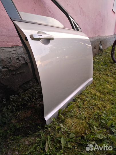 Suzuki Swift дверь перед правая обшивка стекло