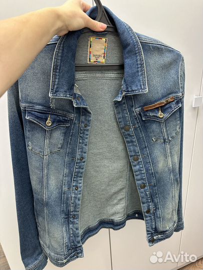 Джинсовая куртка
