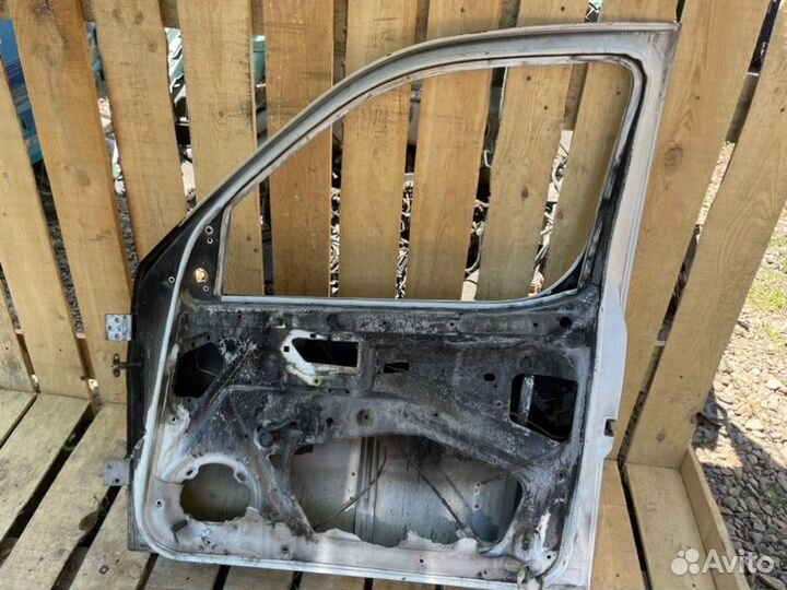 Дверь передняя правая Peugeot Partner