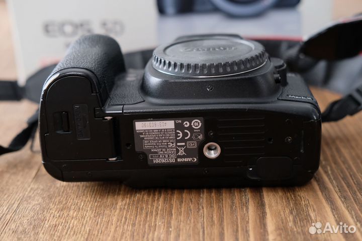 Зеркальный фотоаппарат canon 5D mark ii