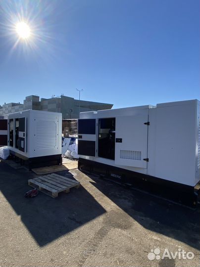 Дизельный генератор 200 кВт в защитном кожухе