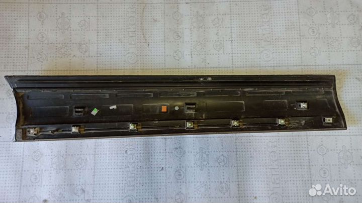 Молдинг двери передней правой VW Tuareg NF