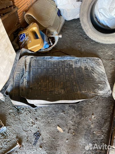 Автомобильные коврики резиновые