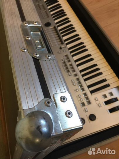 Синтезатор Yamaha tyros 3