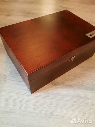 Подарочная коробка, ящик с новогодними шарами