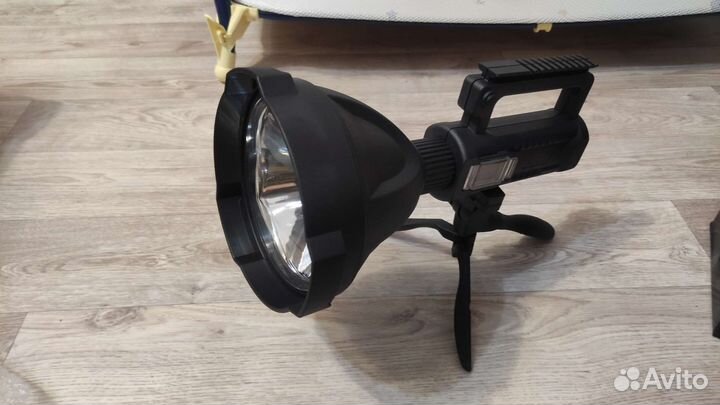 Ультраяркий светодиодный фонарь, прожектор