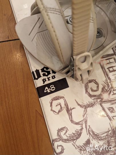 Сноуборд, ботинки и крепления