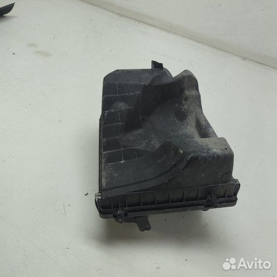 Корпус воздушного фильтра Opel Zafira 2.2 DTI 16V