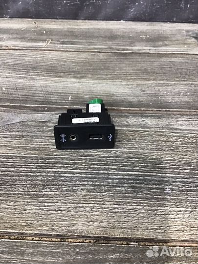 Разъем USB AUX Volkswagen Passat B8 sedan