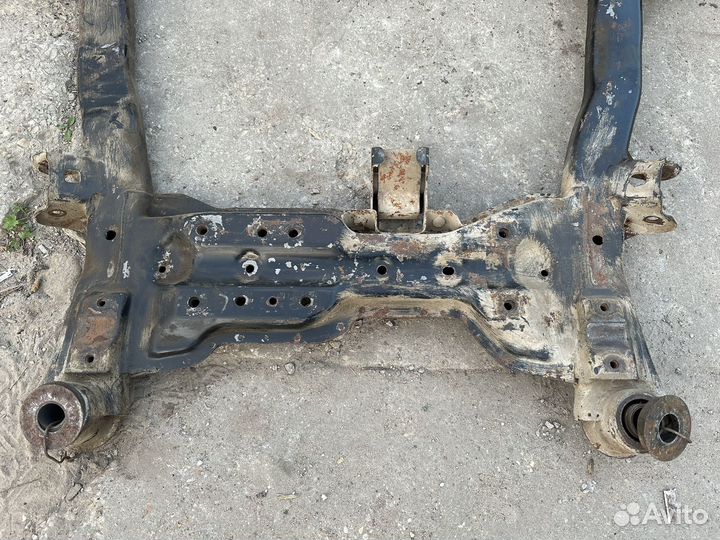 Подрамник Kia Carnival 2 2007г