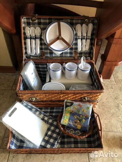 Корзина для пикника с посудой