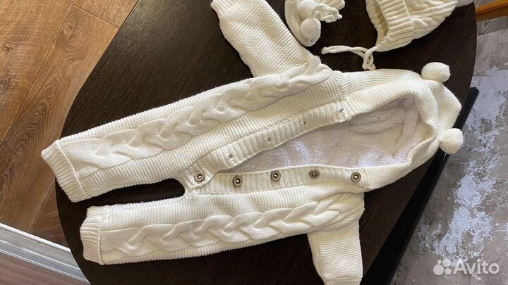 Вязанный комбинезон для новорожденного