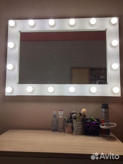 Настольное зеркало с подсветкой