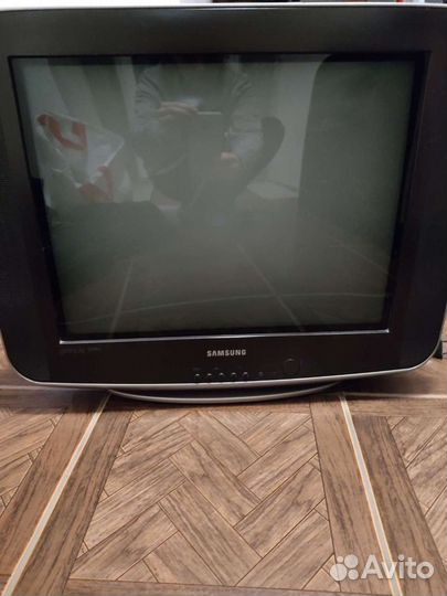 Телевизор Samsung в идеальном состоянии, тюнер и д