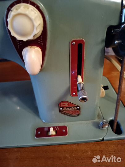 Швейная машина LADA 236