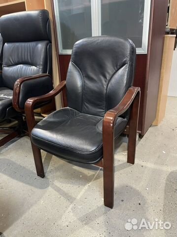 Кожанное кресло для посетителей chairman 658