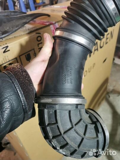 Впускной патрубок Audi S6 / A6 C5