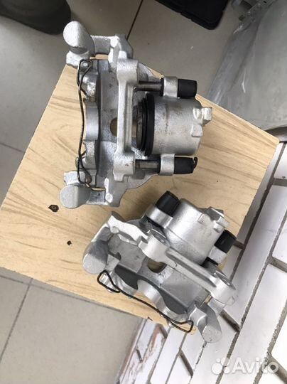 Передние тормозные суппорта на 100с4