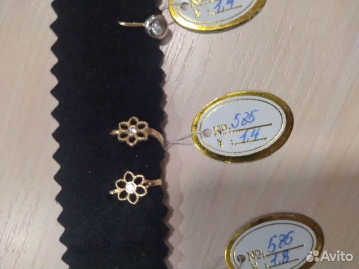 Золотые серьги детские, цены разные