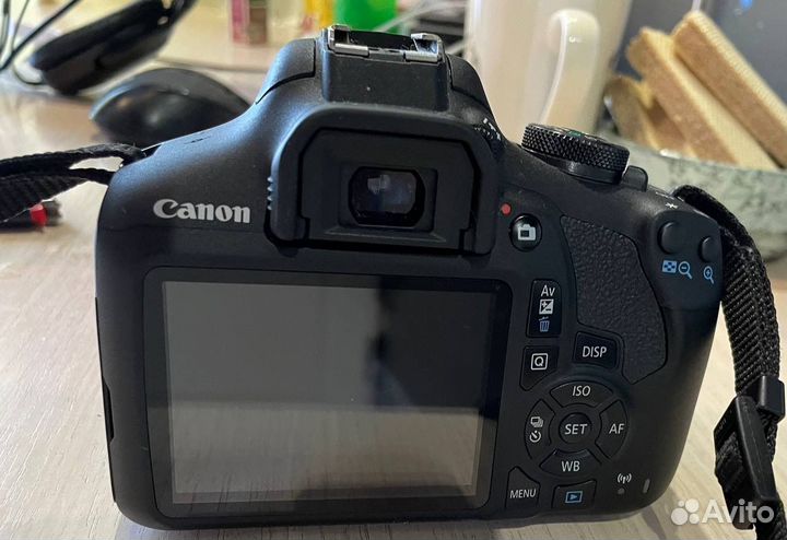 Зеркальный фотоаппарат canon eos 2000d