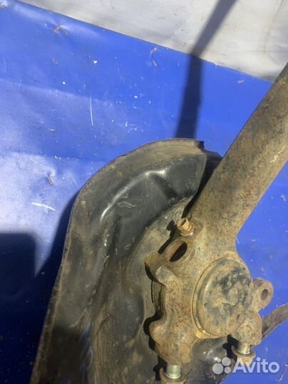 Кулак поворотный правый toyota mark 2 GX100