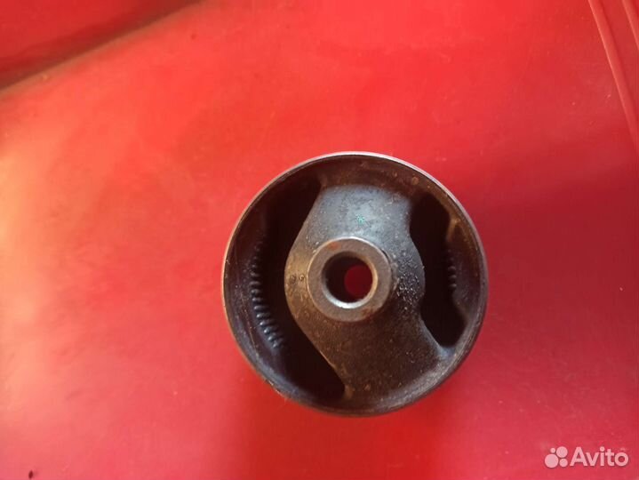 Сайлентблок задней подушки двигателя