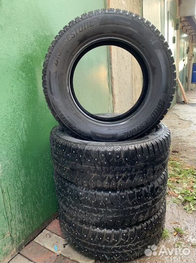 Bridgestone Ice Cruiser 7000S 215/65 R16 98E