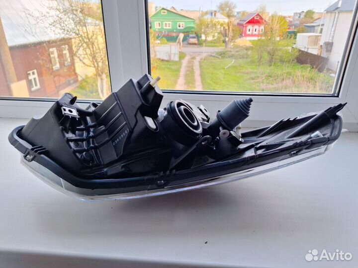 Фара RenaultSandero левая