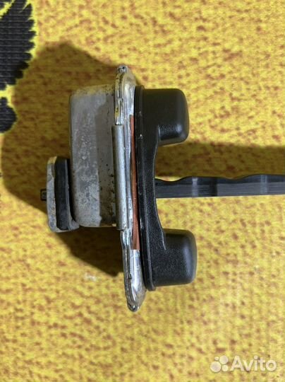 Ограничитель двери Quoris 2015