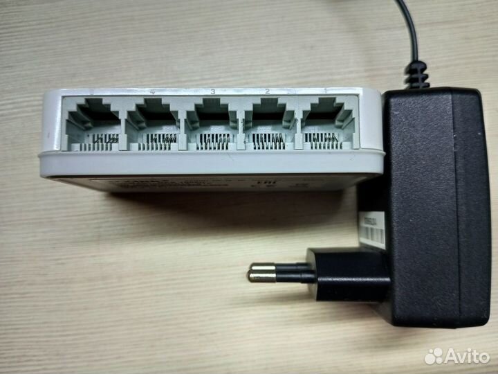 Коммутатор с 5 портами DES-1005C/A1A 10/100Base-TX