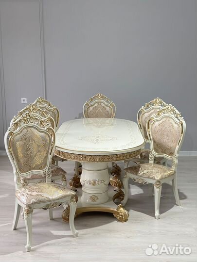 Стол и стулья