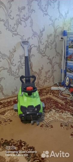 Детская машинка каталка с ручкой