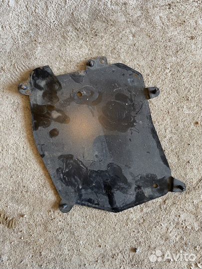 Крышка блока предохранителей АКПП Renault Fluence