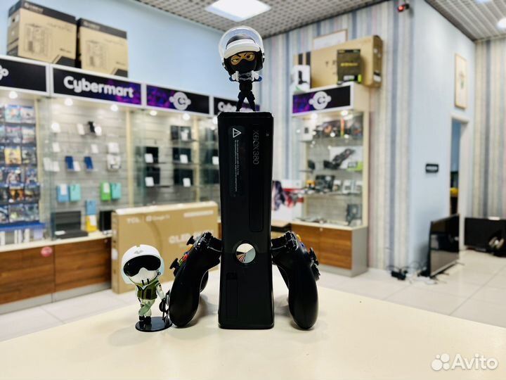 Прошитый Xbox 360 Slim/Freeboot/Aurora/2 Геймпада