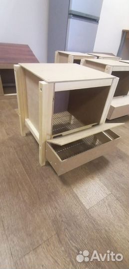 Гнездо для кур с яйцесборником