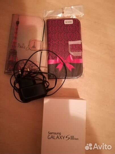 Продам зарядку и чехол для телефона