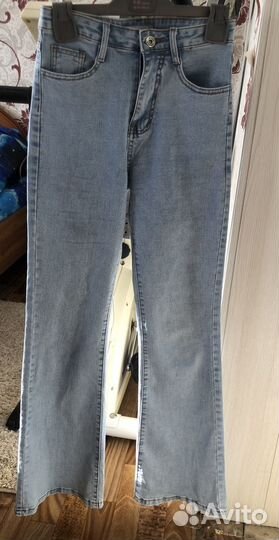 Джинсы клеш от колена женские