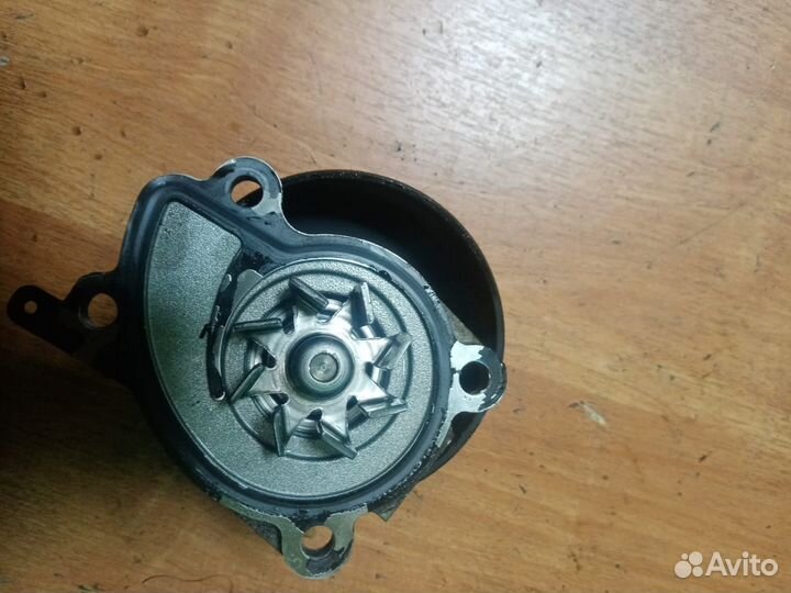 Водяной насос помпа Nissan Note hr16de