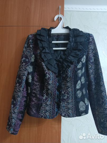 Пиджаки и жакеты женские 48