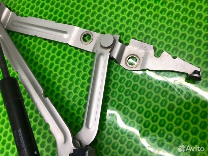 Петля крышки багажника Volvo S80 седан B5254T 2005