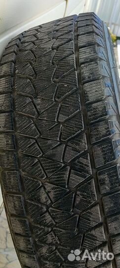 Bridgestone Blizzak DM-V2 225/65 R17