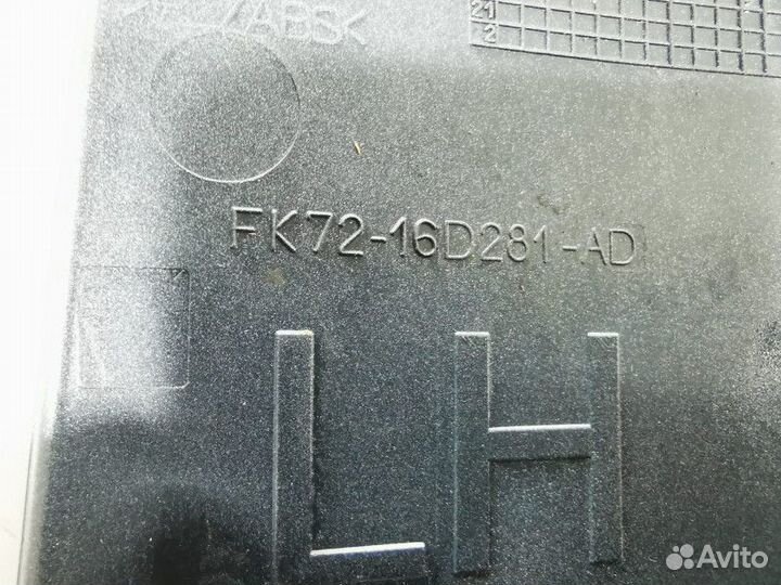 Молдинг крыла переднего левого Land Rover рест