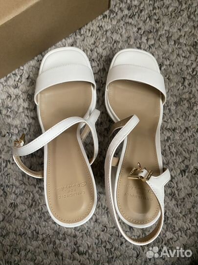 Босоножки белые Эконика 37р