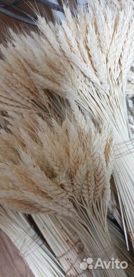 Снопики из отбеленной пшеницы, с лавандой