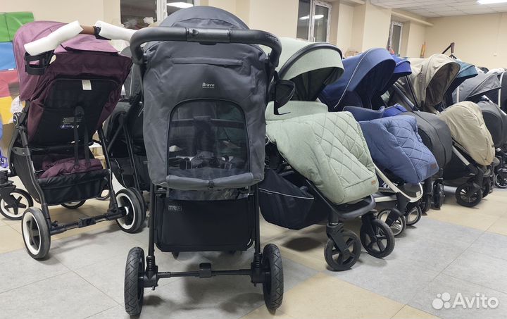 Прогулочная коляска Carrello Bravo надувные колеса