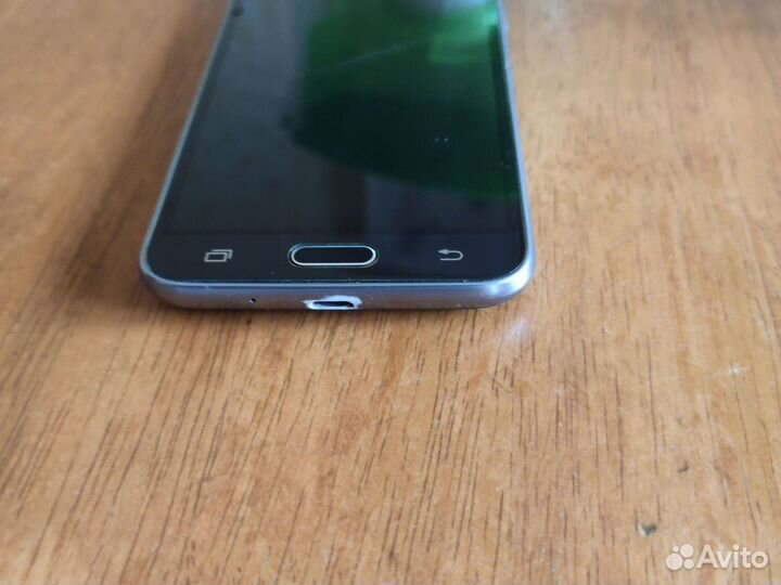 Продам телефон Samsung Galaxy J3 (2016)